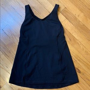 Lululemon black size 6 top